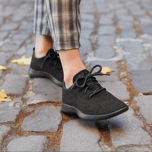 Allbirds women’s size 9 black wool sneakers